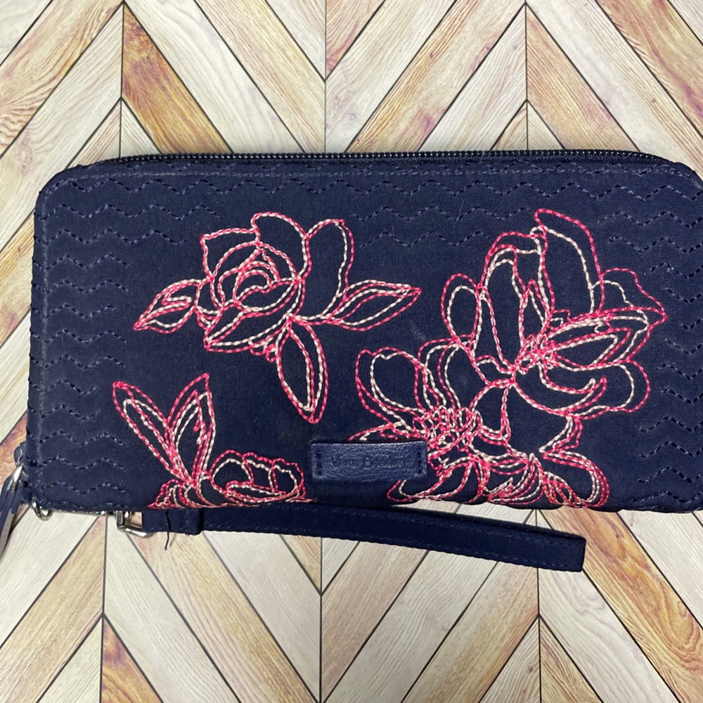Like New Vera Bradley Wallet